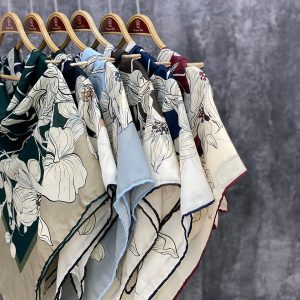روسری حریر گل خدادوست عمده رشت