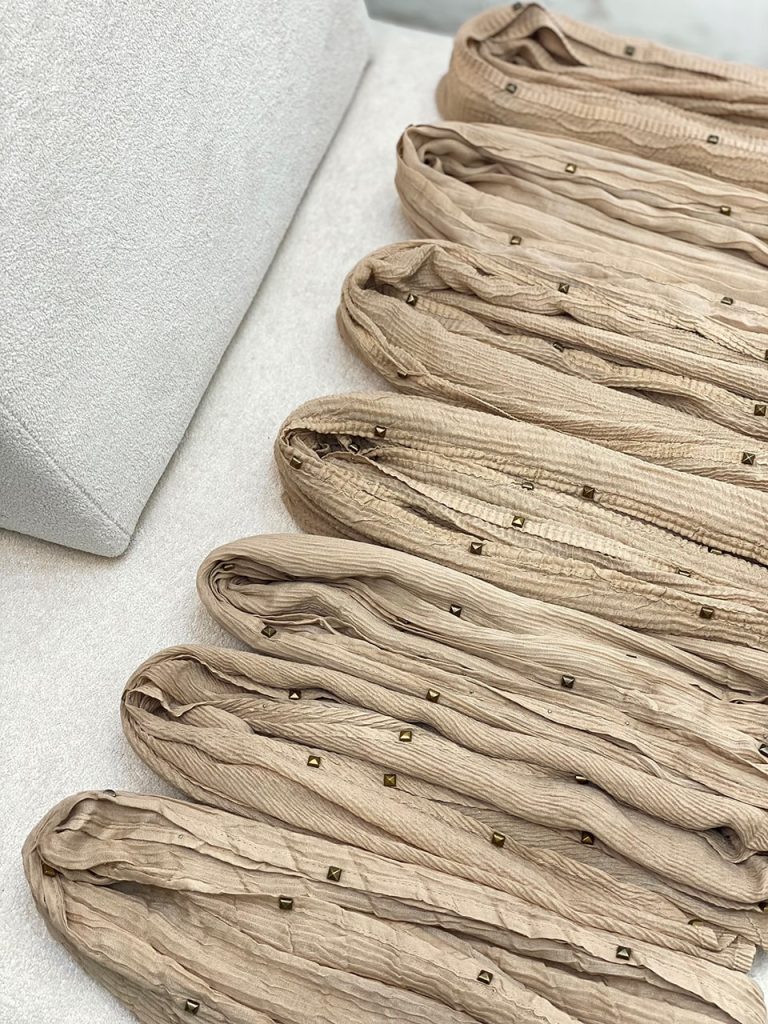 شال وارداتی پانچی میکس کرم رشت عمده خدادوست