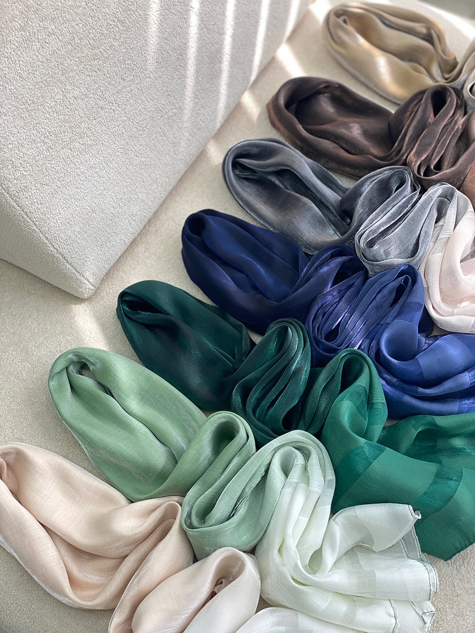 1792-3-min شال مجلسی ابریشم عمده خدادوست رشت