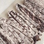 شال پلیسه طرحدار کرم موکا عمده خدادوست رشت