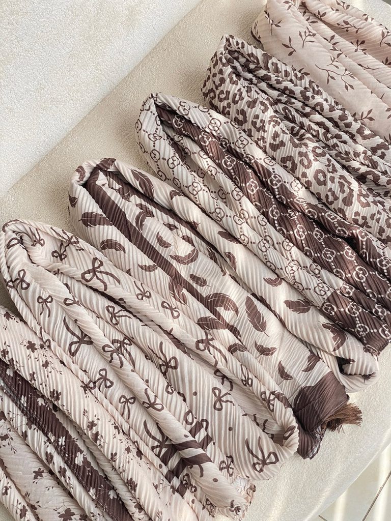 شال پلیسه طرحدار کرم موکا عمده خدادوست رشت