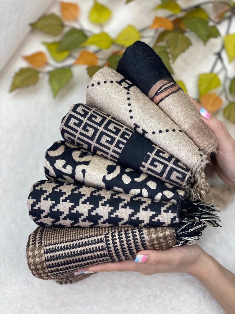 شال مخمل طرحدار کرم مشکی عمده خدادوست رشت